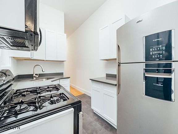 5th image of 179 Starr St APT 3R
