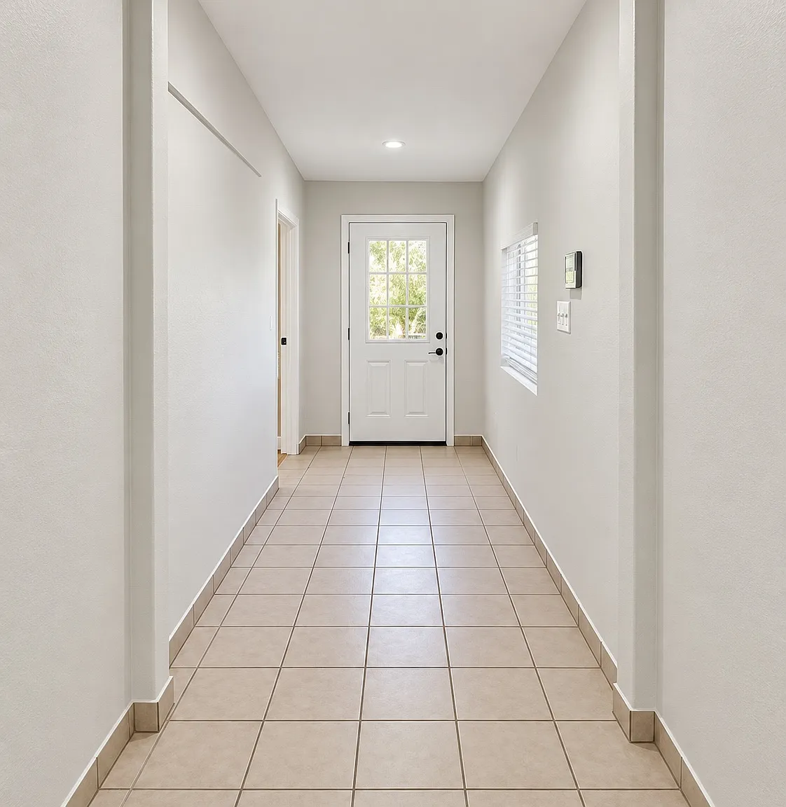 3 bed, 1220 sqft, $2,199 — Photo 3