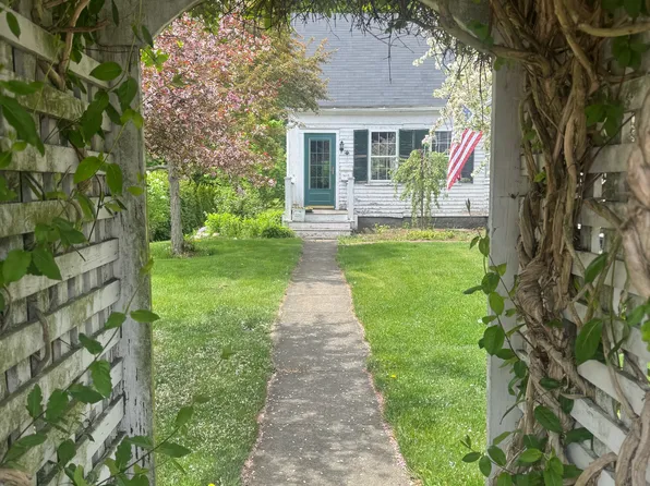 255 Plymouth St #2, Abington, MA 02351