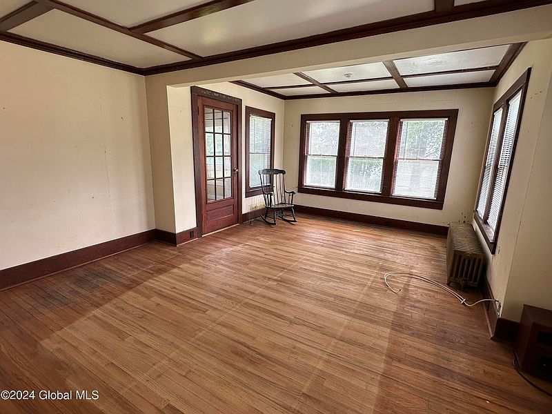 2nd image of 15 Waldo Place