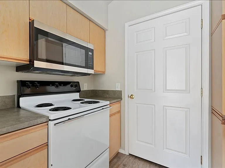 121 N Avenger Ln — Photo 7