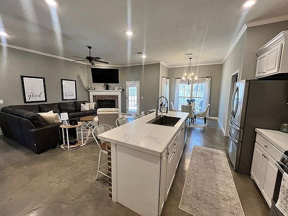 4th image of 963 Filmore Dr