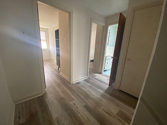 4th image of 7313 Malvern Ave