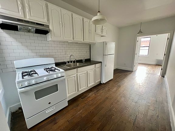 4th image of 637 Wilson Ave APT 2