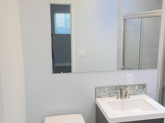3rd image of 5743 Lexington Ave #4