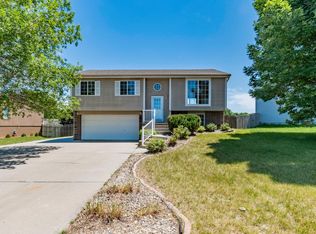 1208 Devon Dr, Papillion, NE 68046