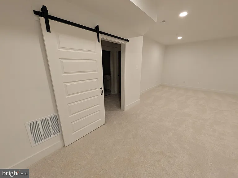 1490 Thurston Rd — Photo 21