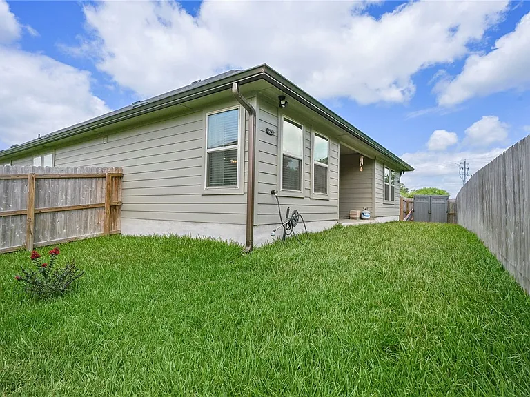 2042 Rock Ridge Ave — Photo 20