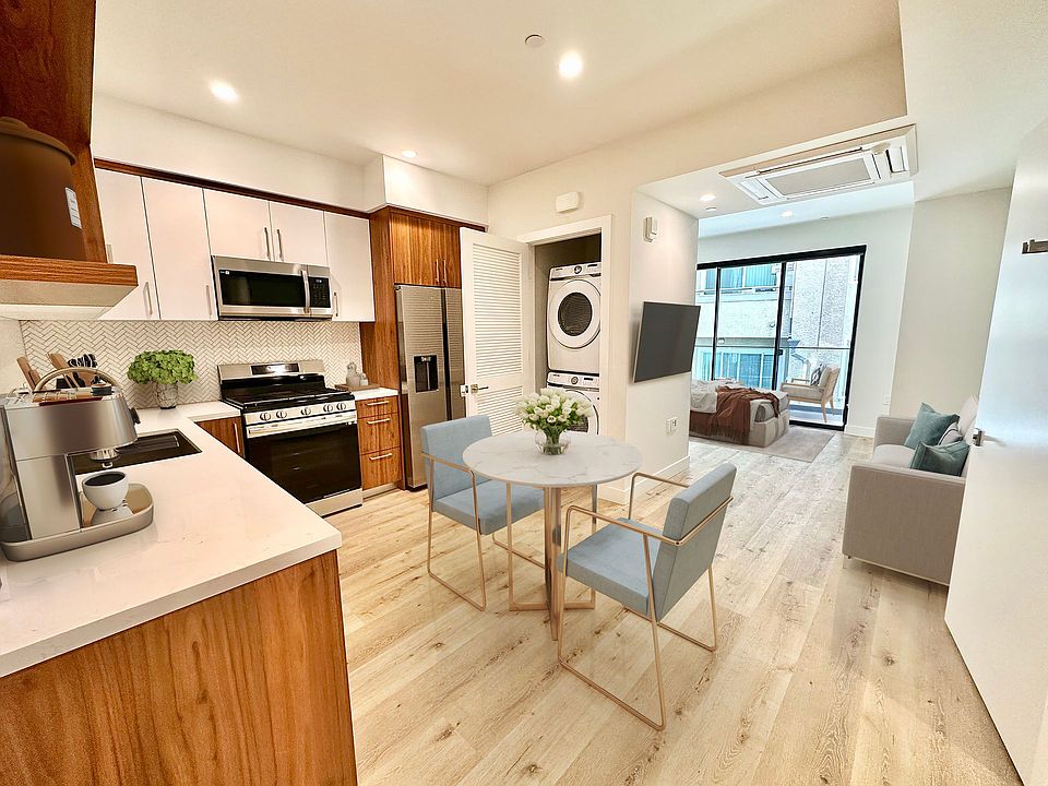 1st image of 4264 S Centinela Ave #303