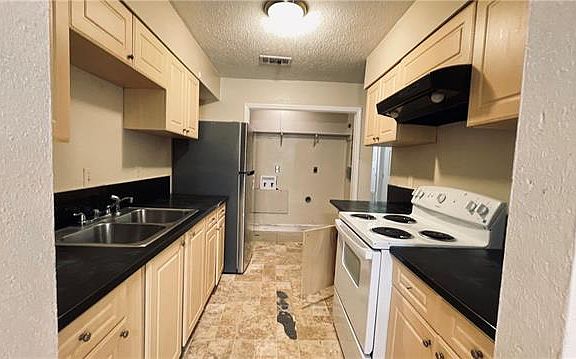 4th image of 924 E Monterey Ct APT A