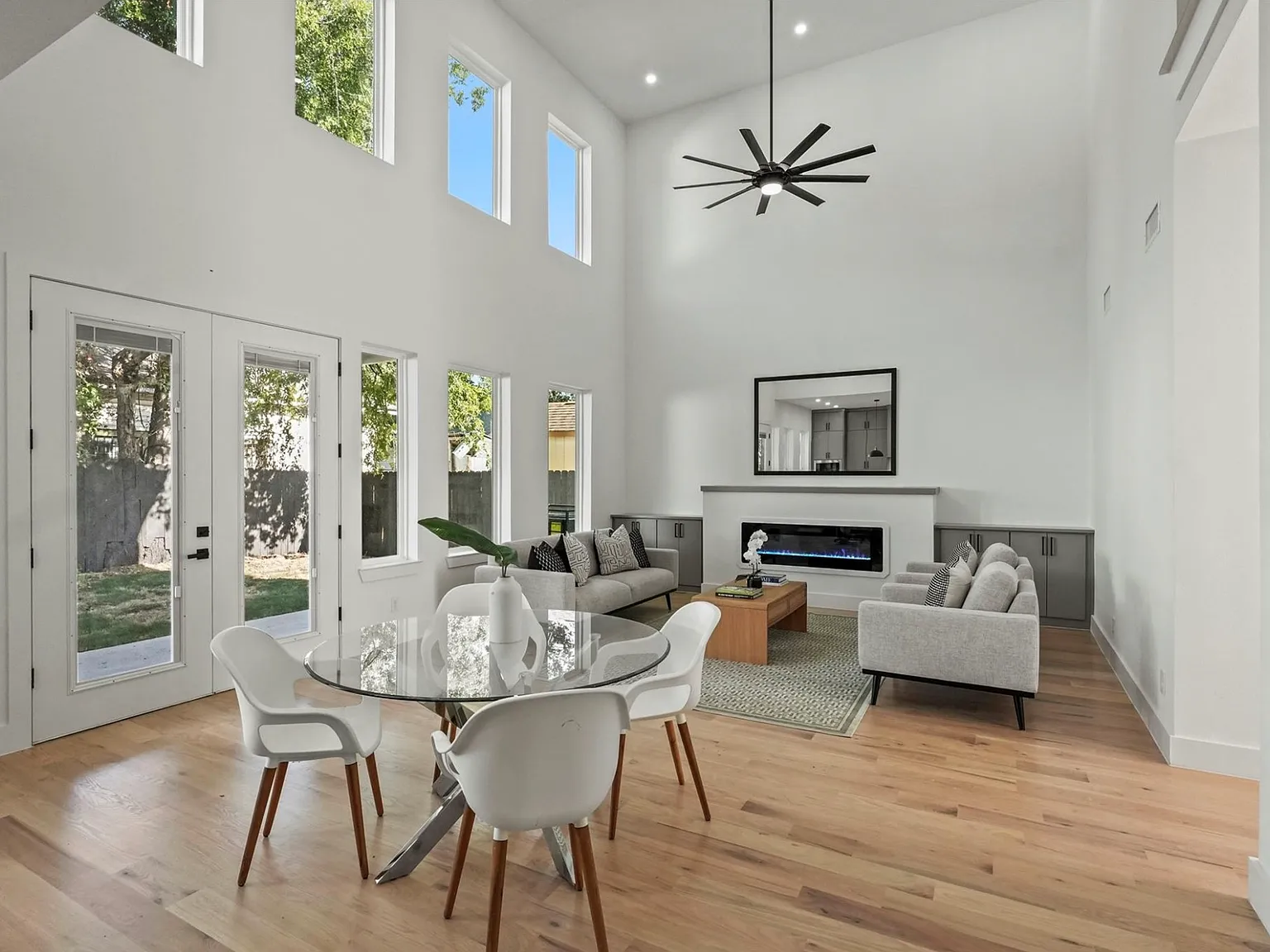 4 bed, 3.5 bath, 2518 sqft, $4,000 — Photo 3