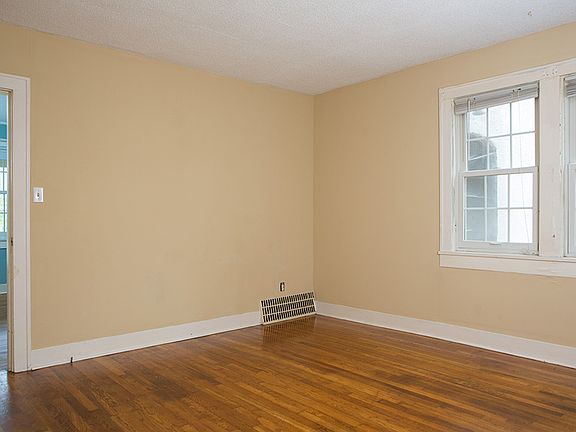 3rd image of 2614 Belmont Blvd