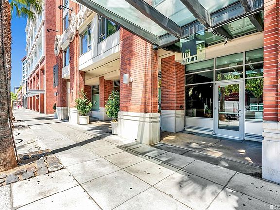 3rd image of 170 King St Unit 904