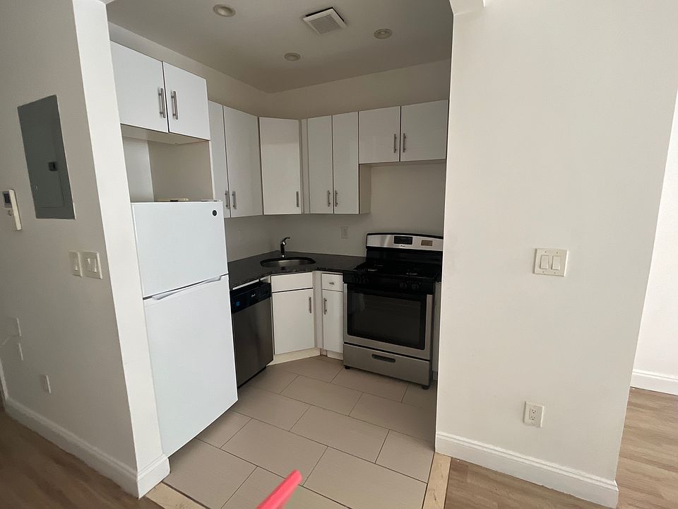 2nd image of 523 W 173rd St APT 1F