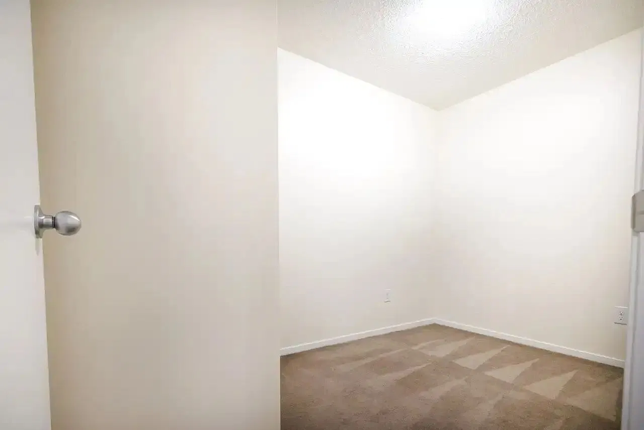 Model - 615 Secord Blvd NW — Photo 4