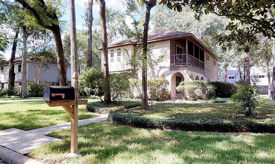 1st image of 1947 River Falls Dr