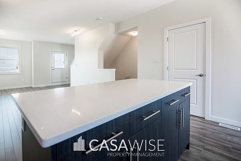 3 bed, 2.5 bath, 1462 sqft, $1,925 — Photo 3
