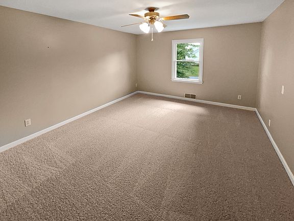 3rd image of 2218 Eastview Dr