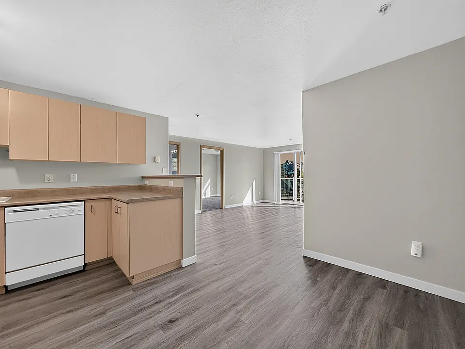 5200 Roosevelt Way NE #406