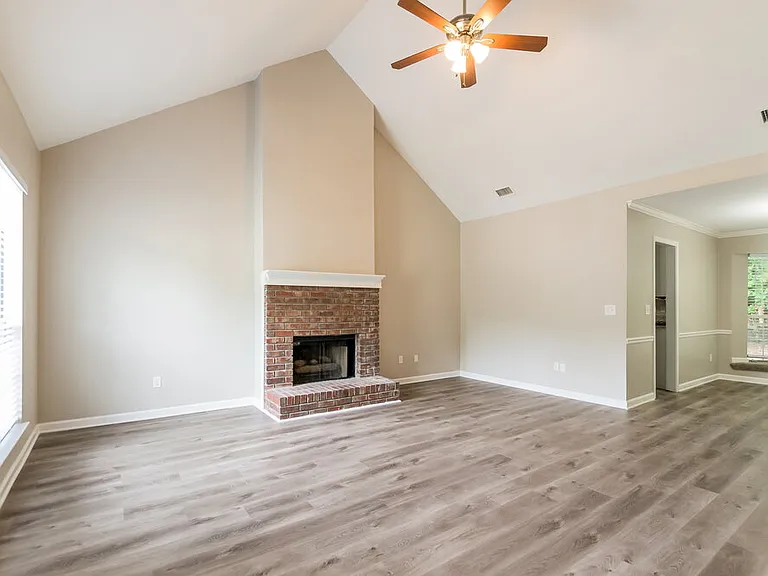 520 Brooksdale Dr — Photo 3