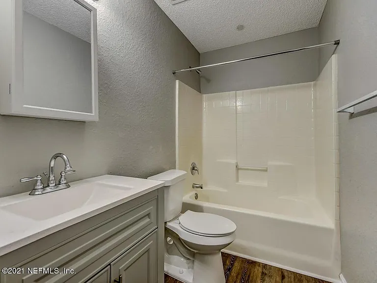 1344 W 8th St — Photo 8