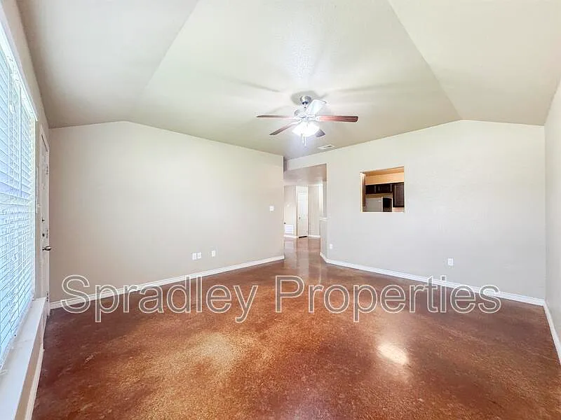 3 bed, 2.0 bath, 1203 sqft, $1,295 — Photo 2