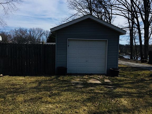 3rd image of 12121 White Oak Dr