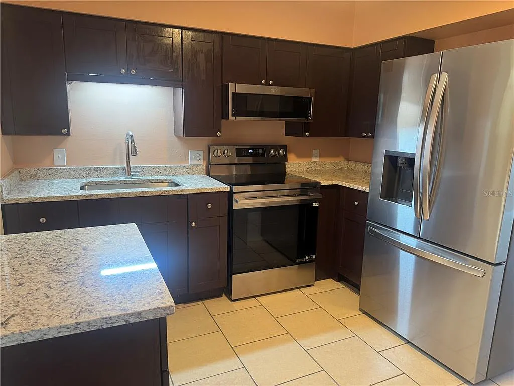 2 bed, 1.5 bath, 1746 sqft, $2,100 — Photo 3