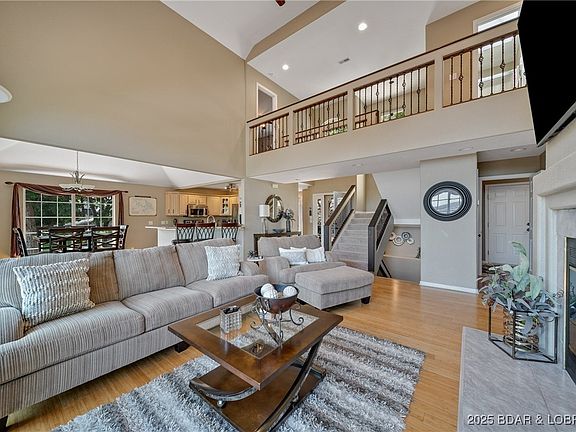 4th image of 18 Valencia Dr