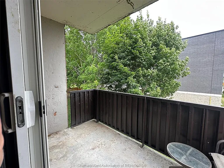276 Merritt Ave — Photo 6