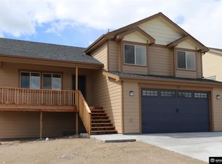 925 Flicker St, Douglas, WY 82633