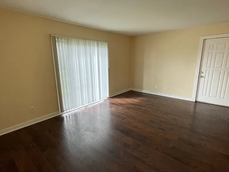 Abbott Acres Apartments — Photo 19