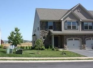 301 Sparrow Ln, Ephrata, PA 17522