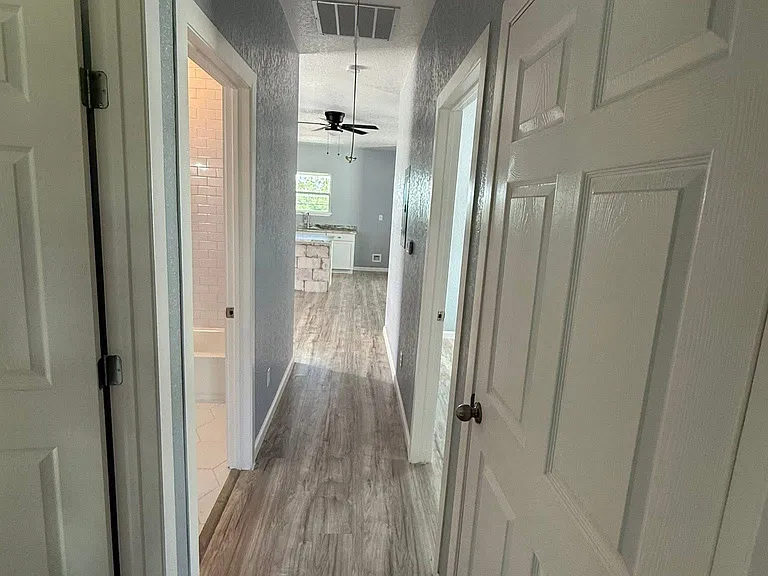 208 Roberts St #B — Photo 9