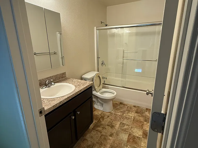 14531 SE Powell Blvd #4 — Photo 6