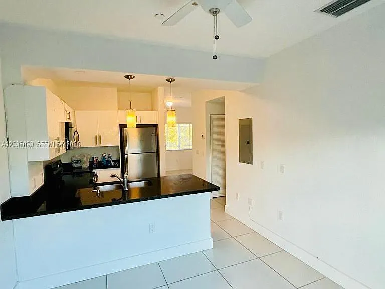 106 SE 9th Ct #201 — Photo 8