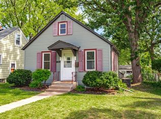 1608 Saint Albans St N, Saint Paul, MN 55117
