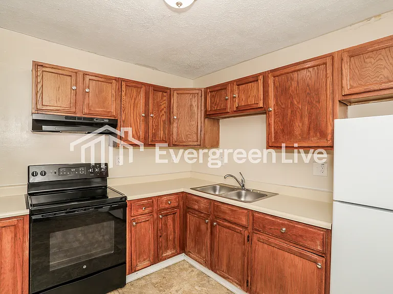 2044 3rd Ave — Photo 6
