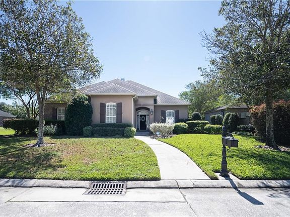 2nd image of 31 Fairway Oaks Dr