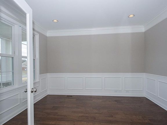 5th image of 3041 Ambleside Dr