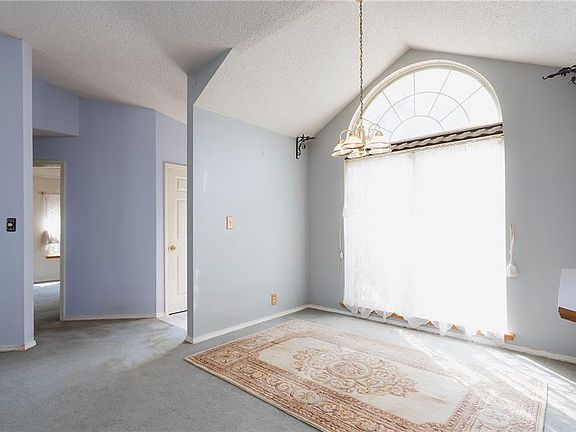 3rd image of 11 Helmsley Ln