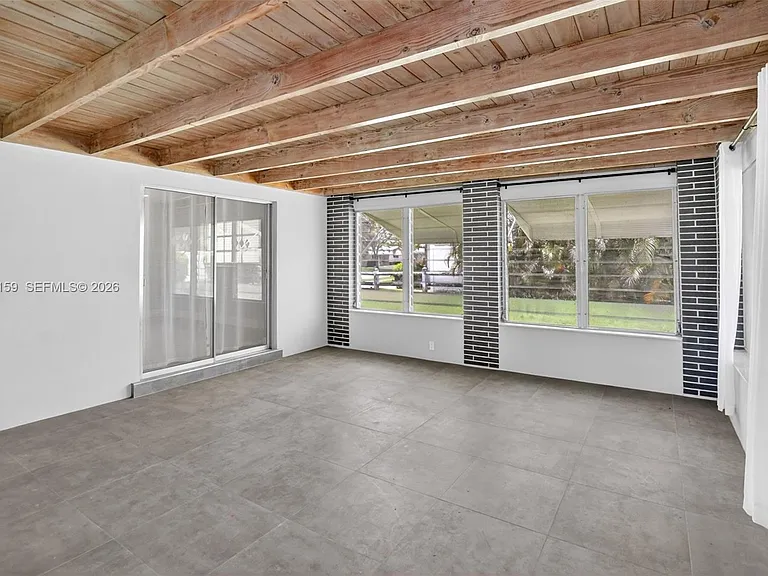 1320 SE 10th St — Photo 15
