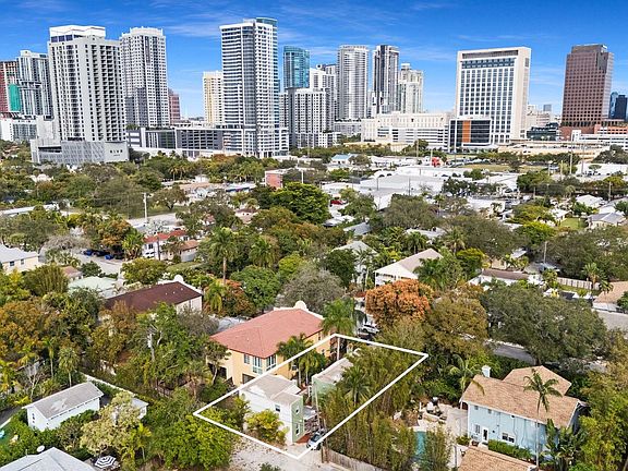 3rd image of 639 SW 5th Avenue