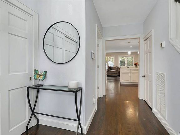 4th image of 11 Walnut Ave