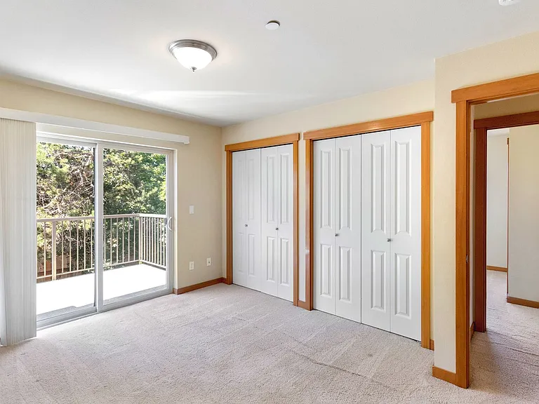 Townhomes/Apartments - 259 Se Ely St — Photo 7