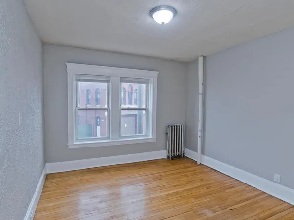180 Oakland St APT 7, Springfield, MA 01108
