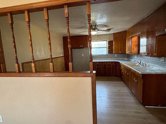 3rd image of 300 Avenue N