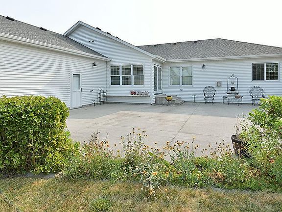 4th image of 520 2nd Ave S