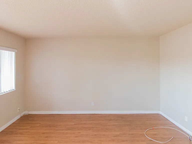 645 Lime Ave — Photo 20
