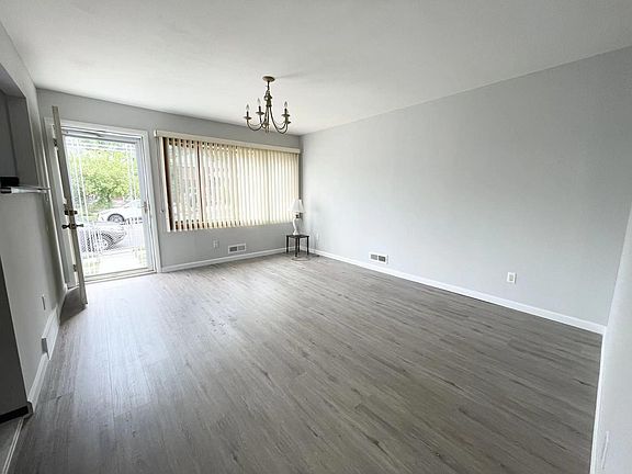 4th image of 174 Mann Ave